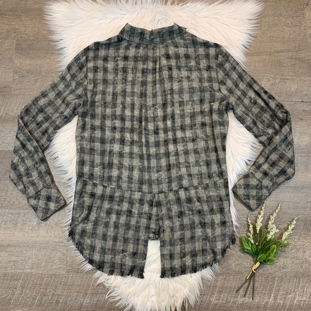 Cloth & Stone Split Back Button Down Top Raw Hem - image 2